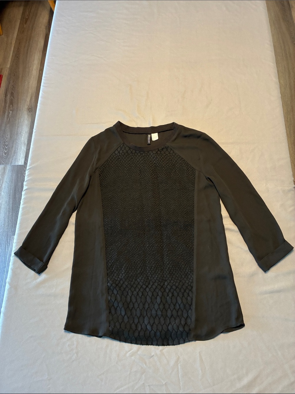 Divided Black Textured-Panel 3/4 Sleeve Tunic